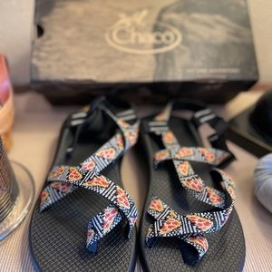 🍕Chaco super cute rare brand new size 10 🍕
